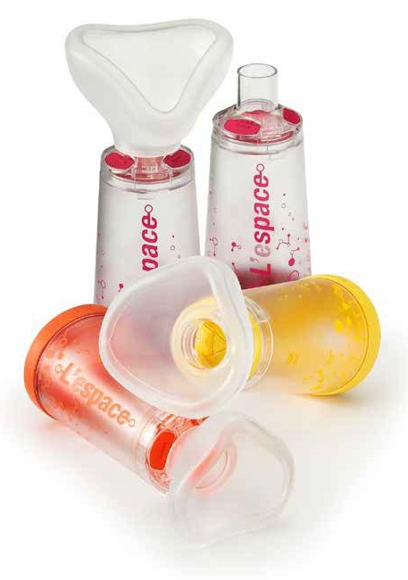 CAMERA DISTANZIATRICE PER EROGATORI SPRAY PREDOSATI L'ESPACE 220ML PER NEONATI SPAZIO MORTO 34ML CON MASCHERA VALVOLA INSPIRAZIONE 2 VALVOLE ESPIRAZIONE CODICE COLORE ARANCIO - Newepa Srl